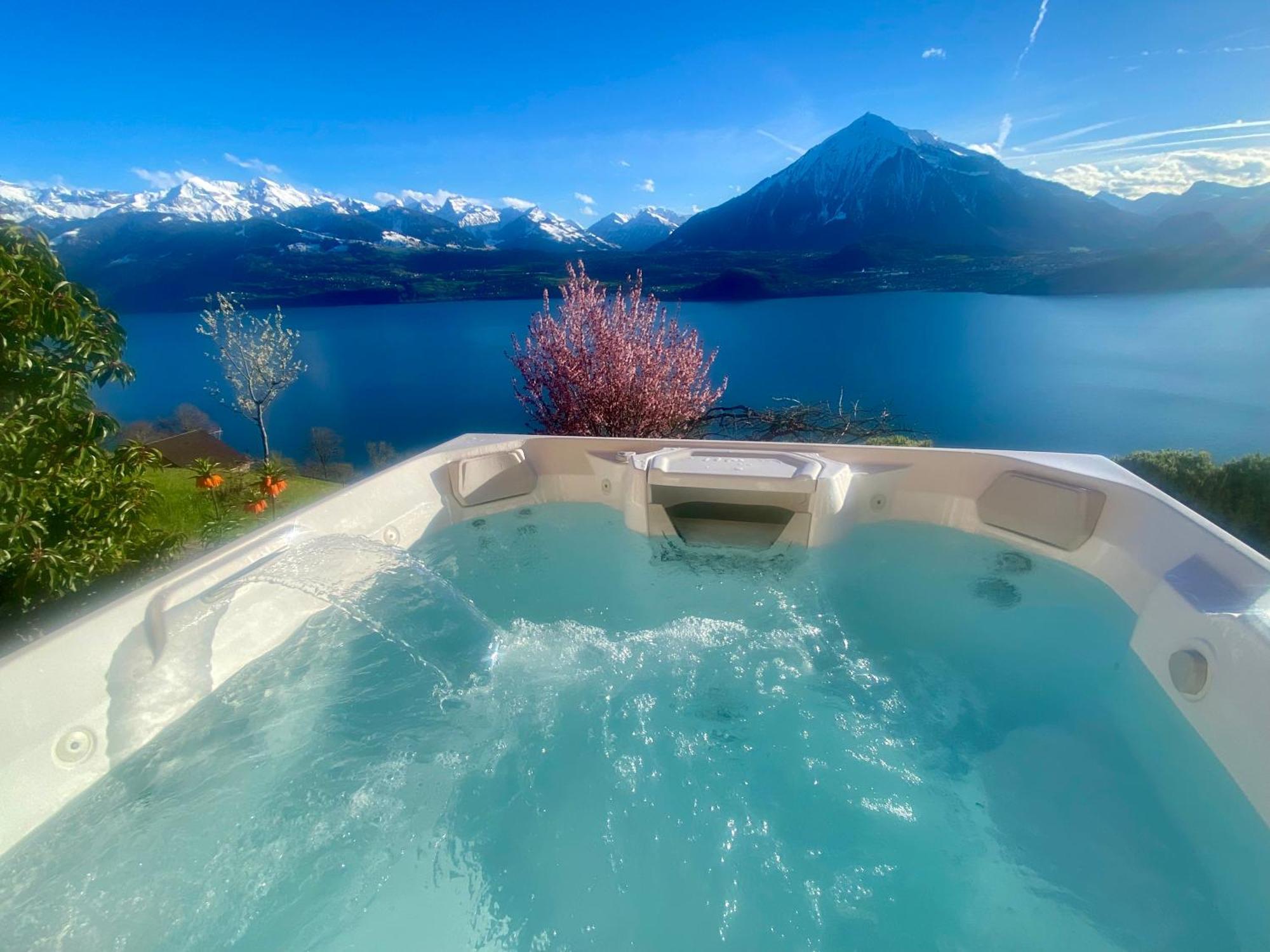 Chalet Egglen "Typical Swiss House, Best Views, Private Jacuzzi" Sigriswil Exterior foto