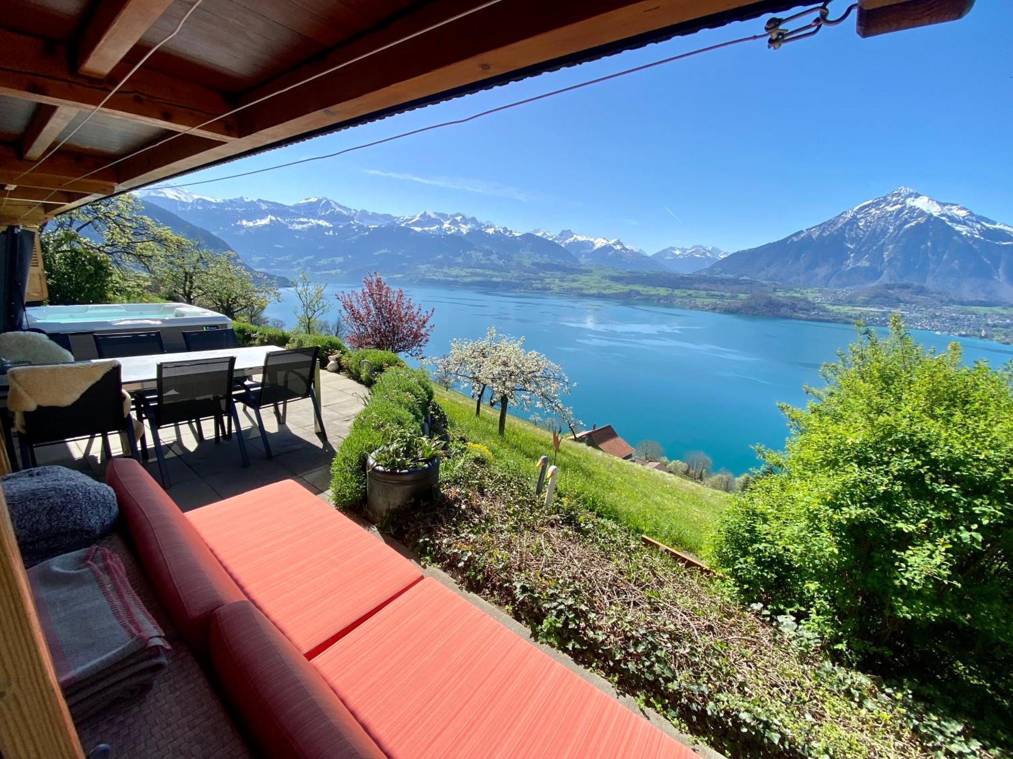 Chalet Egglen "Typical Swiss House, Best Views, Private Jacuzzi" Sigriswil Exterior foto